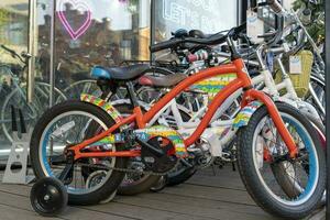 helgon Petersburg, ryssland - juni 30, 2022 electra cyklar för försäljning foto