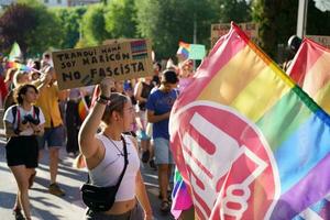 granada, Spanien. juni 26, 2023. mångfald av människor på lgbtq stolthet demonstration foto