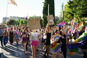 granada, Spanien. juni 26, 2023. mångfald av människor på lgbtq stolthet demonstration foto