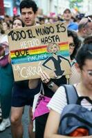 granada, Spanien. juni 26, 2023. mångfald av människor på lgbtq stolthet demonstration foto