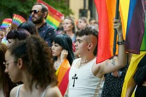 granada, Spanien. juni 26, 2023. mångfald av människor på lgbtq stolthet demonstration foto