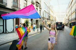 granada, Spanien. juni 26, 2023. mångfald av människor på lgbtq stolthet demonstration foto