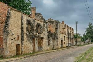 de gammal ruiner av de stad oradour-sur-glane i Frankrike. foto