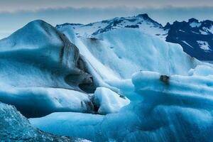 blå isberg flytande i jokulsarlon glaciär lagun på Vatnajokull nationell parkera, island foto