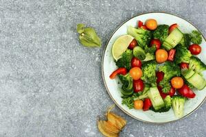 vegan ljus vegetabiliska sallad, Plats för text. foto