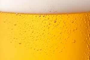 närbild glas av kall öl med skum som textur och bakgrund, efterbehandlat, generativ ai foto