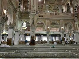 mecka, saudi Arabien, april 2023 - en skön dagtid se av de interiör av masjid al-haram, mecka. foto