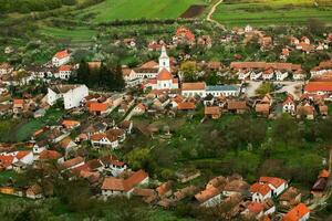 rimetea är en små by belägen i transsylvanien, Rumänien. den är belägen i de apuseni bergen och är känd för dess pittoresk miljö och väl bevarad ungerska arkitektonisk stil. foto