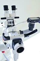 dental mikroskop. Utrustning av stomatologisk klinik. foto
