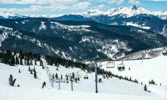 vail åka skidor tillflykt stad och åka skidor berg i colorado foto