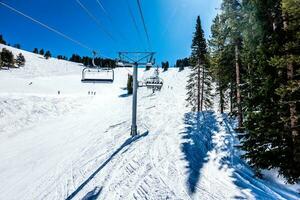 vail åka skidor tillflykt stad och åka skidor berg i colorado foto