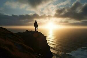 en man på en sten mot de bakgrund av de hav och de miljö ljus Sol generativ ai foto