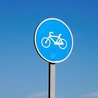 cykeltrafik signal på vägen foto