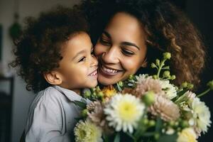 ung etnisk kvinna mor med blomma bukett fattande son medan få Grattis på mors dag. ai genererad foto