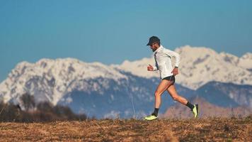maratoneta tränar i höjd för att höja hematokrit foto