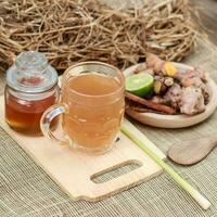 indonesiska traditionell dryck tillverkad från kryddor vanligen kallad jamu foto