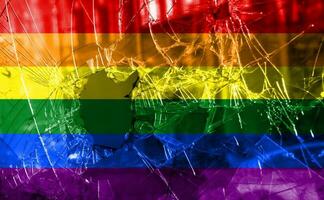 flagga HBTQ gemenskap stolthet på en bruten glas bakgrund. raimbow Gay kultur symbol. begrepp collage. foto