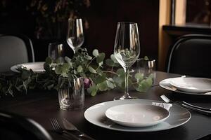 elegant tabell miljö med tallrikar, glasögon och bestick i restaurang, skön och dekorerad restaurang tabell med tallrik, ai genererad foto