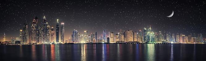 Dubai City på natten