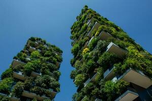 bosco verticale är en komplex av två ekologisk bostads- byggnader foto