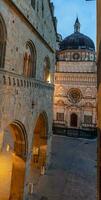 basilika av santa maria maggiore och palazzo della anledning av bergamo foto