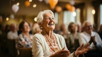 porträtt av Lycklig senior kvinna i hörsal på en pensionering Hem. generativ ai. foto