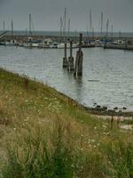 de hamn av neuharlingersiel foto