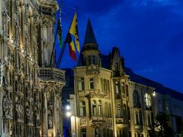 de stad av gent i belgien på natt foto