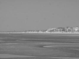 de strand av de haan i belgien foto