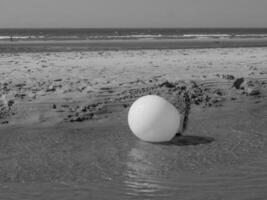 de strand av de haan i belgien foto