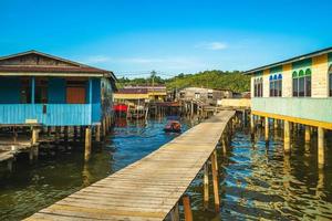 kampong ayer vattenby i bandar seri begawan brunei darussalam foto