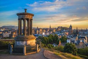 dugald monument vid calton hill i edinburgh, Storbritannien foto