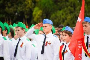 festlig parad på Maj 9 i Slavyansk-on-kuban, i hedra av seger dag i de bra patriotisk krig. foto