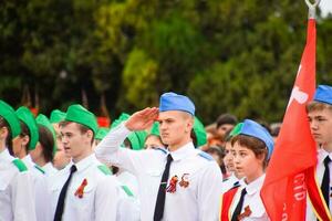 festlig parad på Maj 9 i Slavyansk-on-kuban, i hedra av seger dag i de bra patriotisk krig. foto