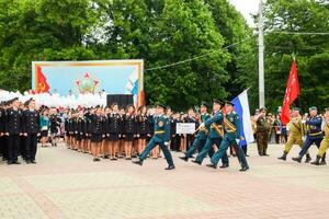 festlig parad på Maj 9 i Slavyansk-on-kuban, i hedra av seger dag i de bra patriotisk krig. foto