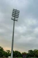 cricket stadion översvämning lampor poler på delhi, Indien, cricket stadion lampor foto