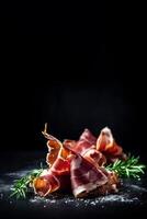 spanska jamon skinka, skinka närbild isolerat på svart bakgrund kopia Plats, generativ ai foto