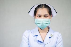 sjuksköterskor bär masker för att skydda mot coronavirus covid19 foto