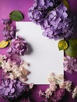 tropisk blommig bakgrund med tom papper kopia Plats. Plats för text foto