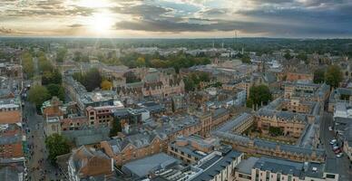 antenn se över de stad av oxford med oxford universitet. foto