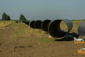 gas rörledning konstruktion, la pampa provins , patagonien, argentina. foto