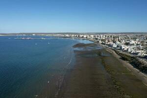 puerto madryn stad, ingång portal till de halvö valdes naturlig boka, värld arv webbplats, patagonien, argentina. foto