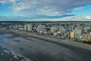 puerto madryn stad, ingång portal till de halvö valdes naturlig boka, värld arv webbplats, patagonien, argentina. foto