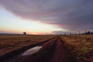 stormig landskap på solnedgång, patagonien, argentina foto
