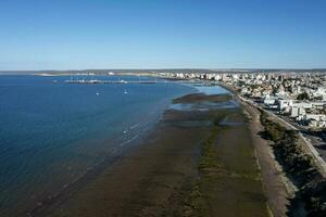 puerto madryn stad, ingång portal till de halvö valdes naturlig boka, värld arv webbplats, patagonien, argentina. foto