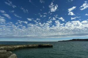 kust landskap med klippor i halvö valdes, värld arv webbplats, patagonien argentina foto