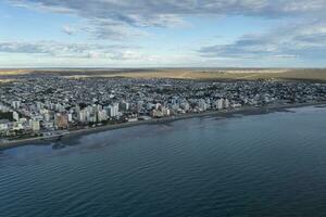 puerto madryn stad, ingång portal till de halvö valdes naturlig boka, värld arv webbplats, patagonien, argentina. foto