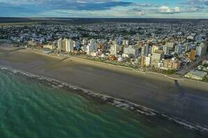 puerto madryn stad, ingång portal till de halvö valdes naturlig boka, värld arv webbplats, patagonien, argentina. foto