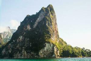 cheow lan sjön, Khao Sok nationalpark, Thailand foto