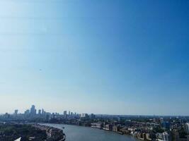 hög vinkel se av kanariefågel kaj byggnader på central London stad av England bra Storbritannien. de antal fot var fångad på juni 08:e, 2023 under klar dag. foto
